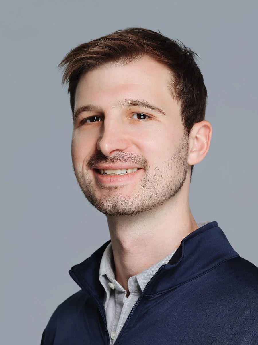 corporate-headshot-nyc-man-navy-jacket-gray-background.jpg