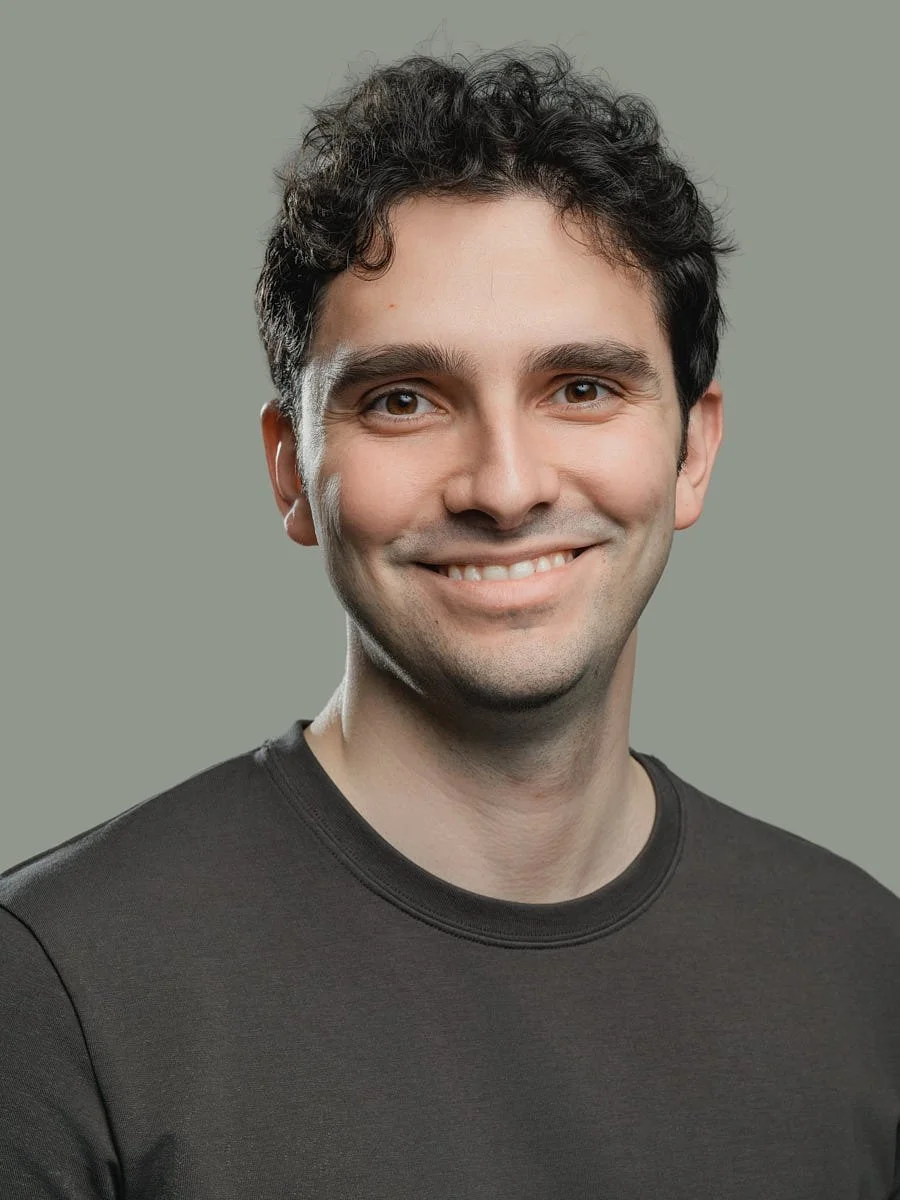 headshots-nyc-man-gray-sweater-green-background.jpg