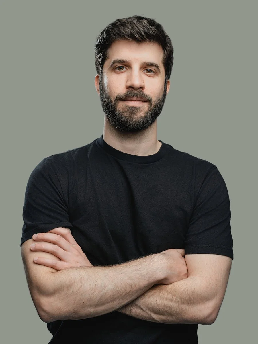 SHOT IN STUDIO