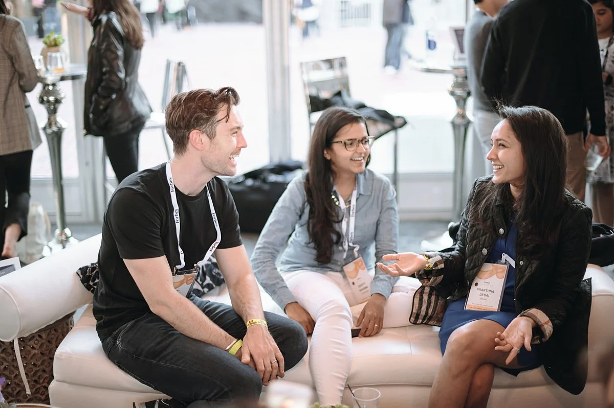 corporate-conference-photographer-nyc-attendee-conversation.jpg